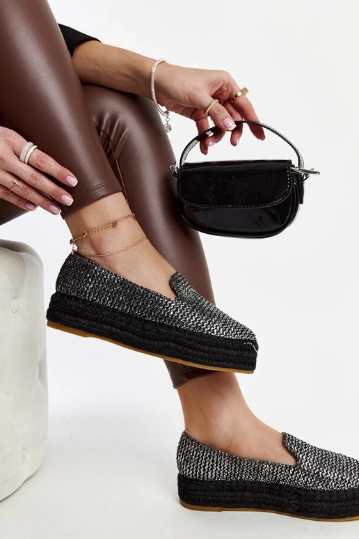 Sorte espadriller dekoreret med...