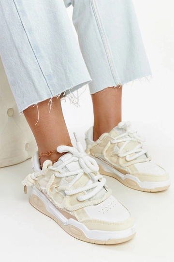 Beige sneakers met stoffen...