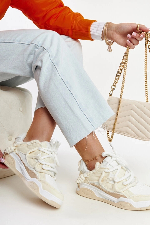 Beige sneakers met stoffen... Beige sneakers met stoffen...