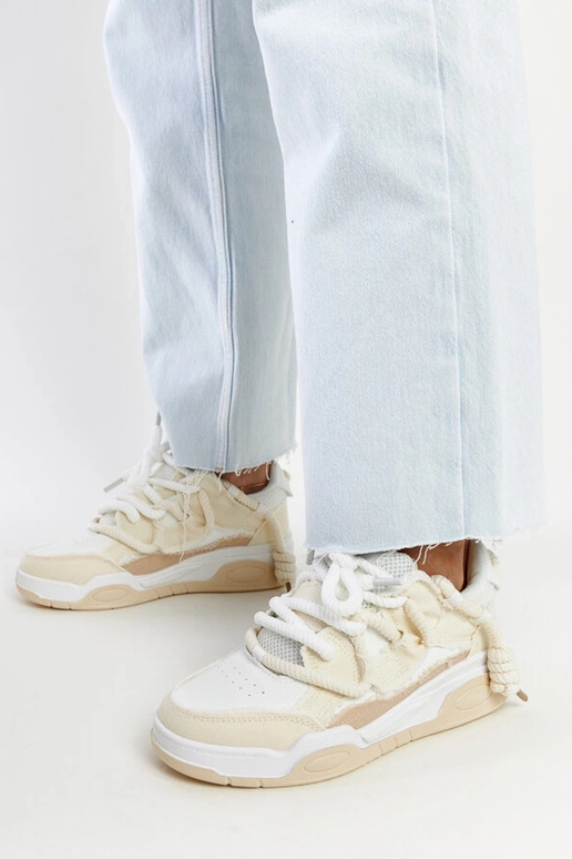 Beige sneakers met stoffen... Beige sneakers met stoffen...