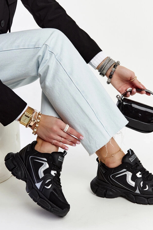 Sorte sneakers med massiv jakobinsk sål Sorte sneakers med massiv jakobinsk sål