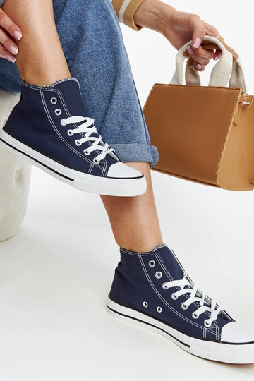 Marineblå high top sneakers... 2