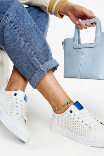 Hvide øko-læder sneakers...