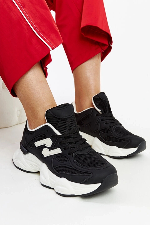 Sorte sneakers med massiv Gergely-sål