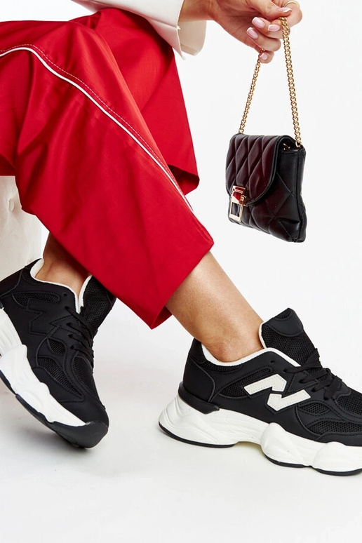 Sorte sneakers med massiv Gergely-sål