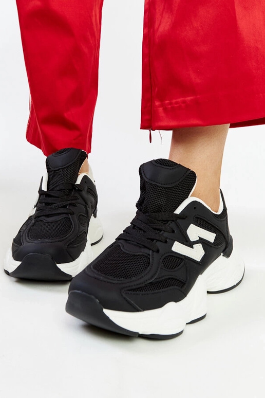 Sorte sneakers med massiv Gergely-sål