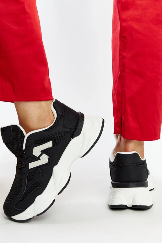 Sorte sneakers med massiv Gergely-sål