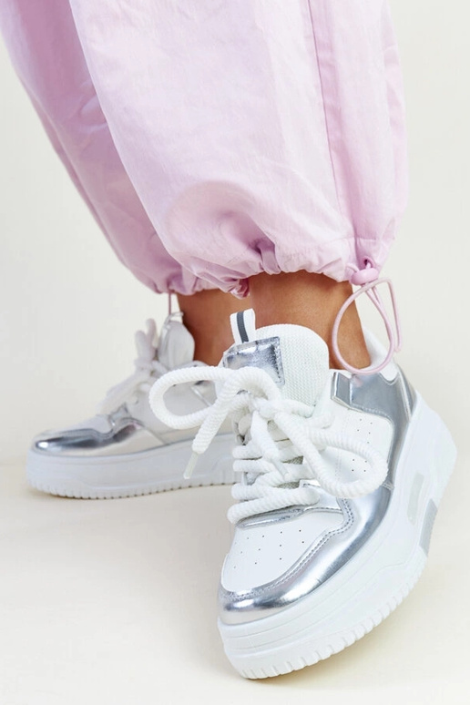 Lengyel hvid og sølv høj platform... Lengyel hvid og sølv høj platform...