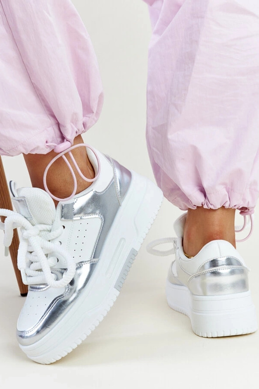 Lengyel hvid og sølv høj platform... Lengyel hvid og sølv høj platform...