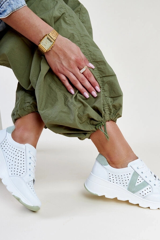 Witte leren geperforeerde sneakers...