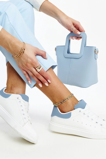 Hvide og blå Ariam platform...