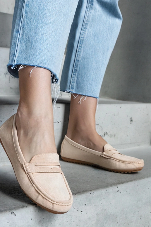 Zandkleurige mocassins van kunstsuede...