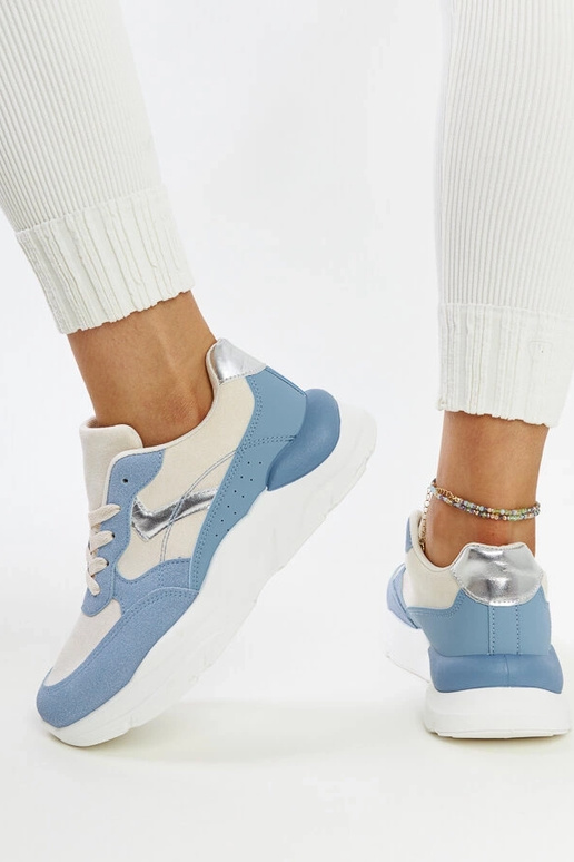 Beige-blauwe sneakers op een platform... Beige-blauwe sneakers op een platform...