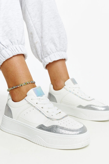 Hvide og sølv sneakers med en tykkere Rumai sål