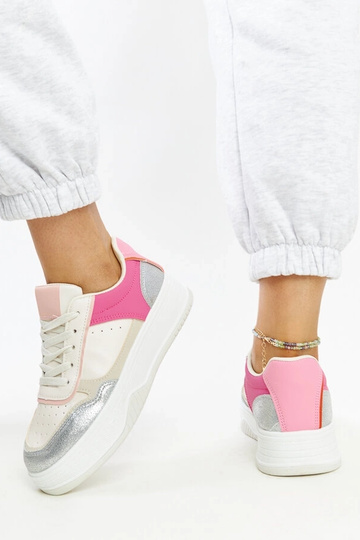 Hvide og lyserøde sneakers med en tykkere Rumai sål 2