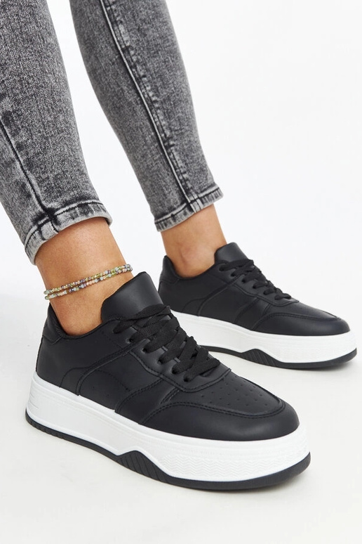Sorte sneakers med en tykkere sål Rafida Sorte sneakers med en tykkere sål Rafida