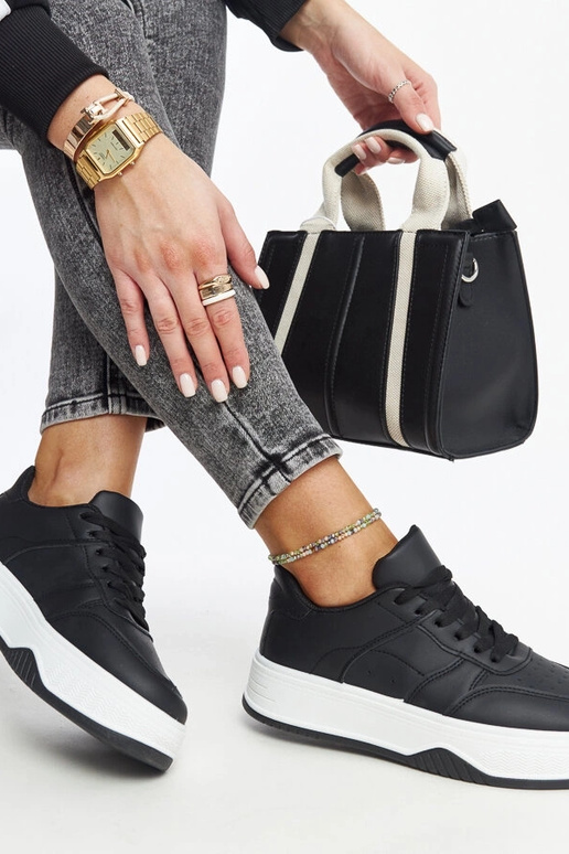 Sorte sneakers med en tykkere sål Rafida Sorte sneakers med en tykkere sål Rafida