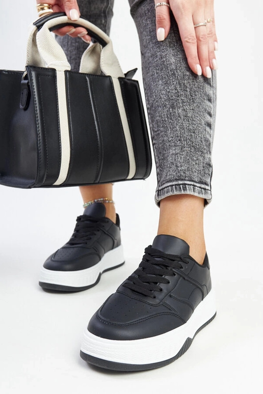 Sorte sneakers med en tykkere sål Rafida Sorte sneakers med en tykkere sål Rafida