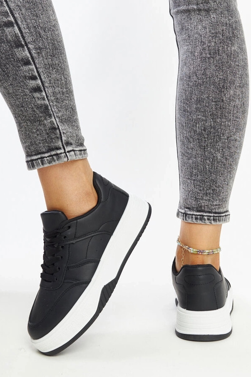 Sorte sneakers med en tykkere sål Rafida Sorte sneakers med en tykkere sål Rafida