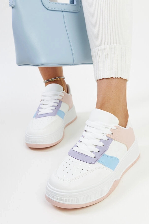 Hvide og lyserøde sneakers med en...