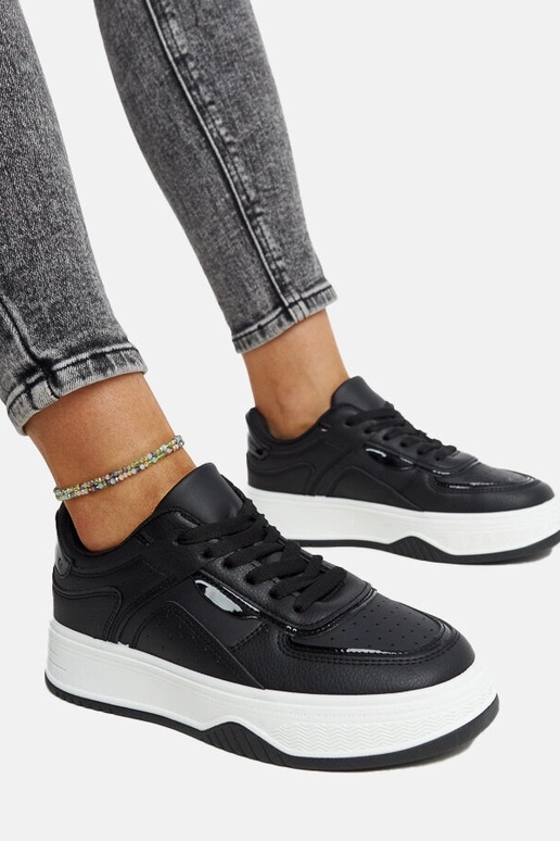 Sorte sneakers med en tykkere sål Intisa