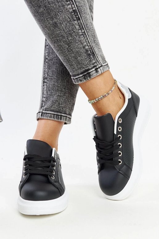Sorte sneakers med dekorative...