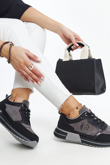 Sorte og grå Sinika... 2