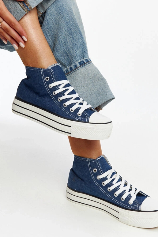 Denim high-top sneakers med en tyk... Denim high-top sneakers med en tyk...