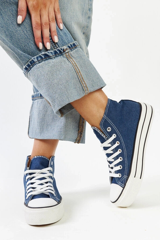 Denim high-top sneakers med en tyk... Denim high-top sneakers med en tyk...