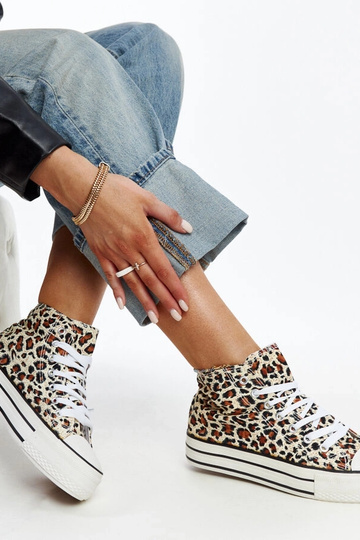 High-top sneakers i...