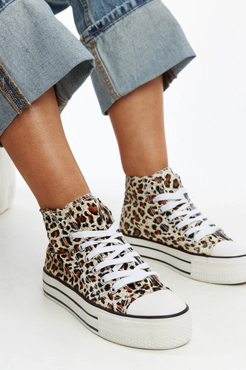 High-top sneakers i... 2