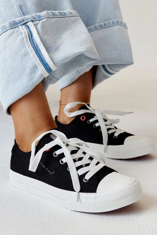 Sneakers til kvinder i sort stof...