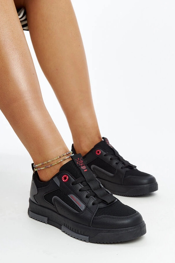 Sorte og grå damesneakers...