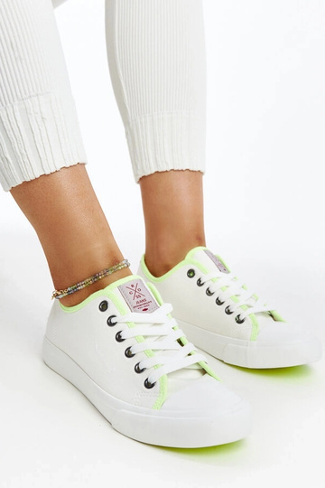 Hvide damesneakers med farve CROSS JEANS