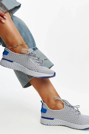 Grå stof sneakers til...