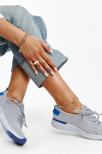 Grå stof sneakers til... 2