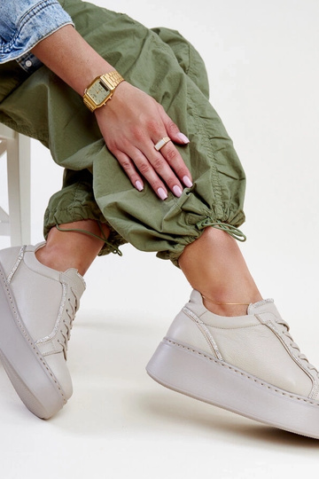 Donkerbeige leren sneakers met zirconia Karino