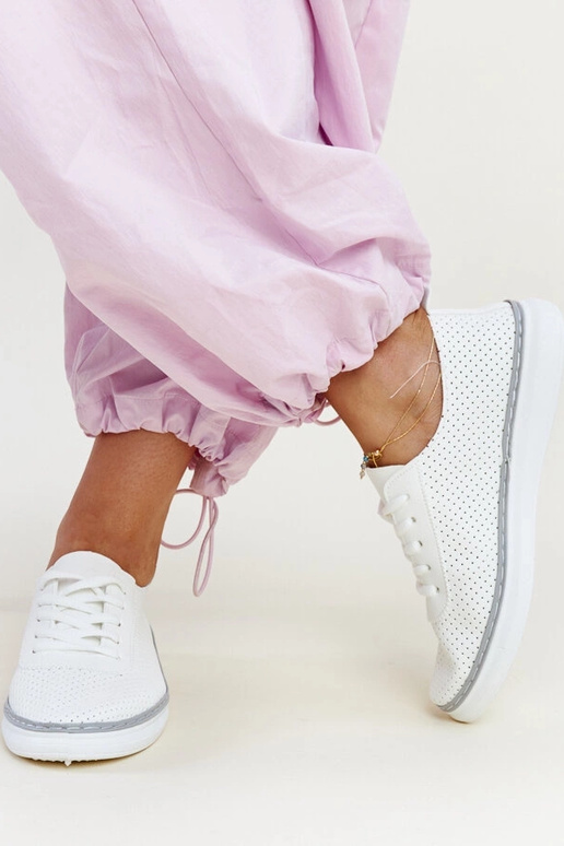 Hvide og grå gennembrudte sneakers...