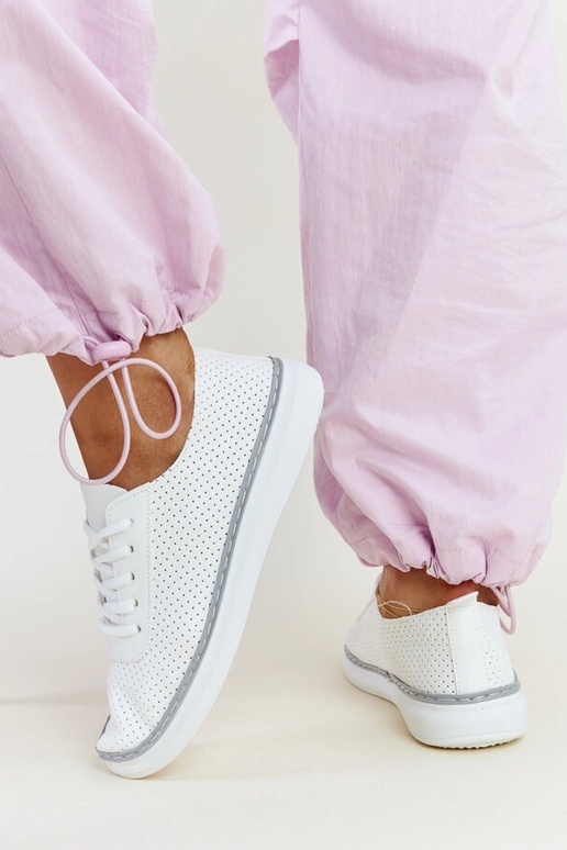 Hvide og grå gennembrudte sneakers...