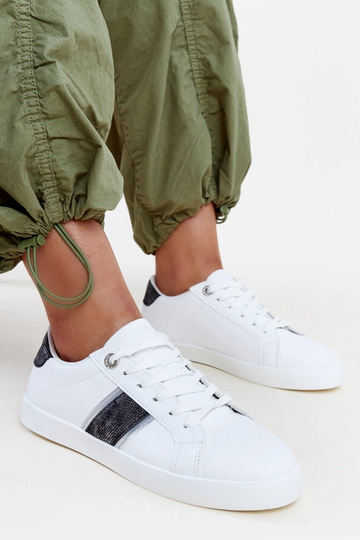 Sorte og hvide sneakers med...
