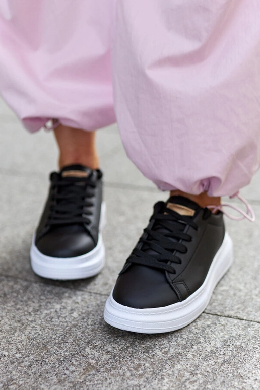 Sorte sneakers med en tyk sål Ivalu