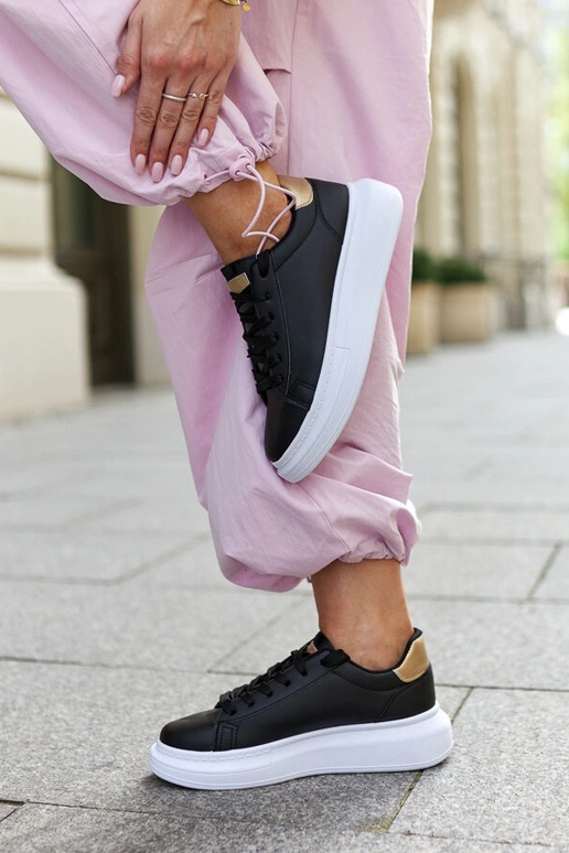 Sorte sneakers med en tyk sål Ivalu