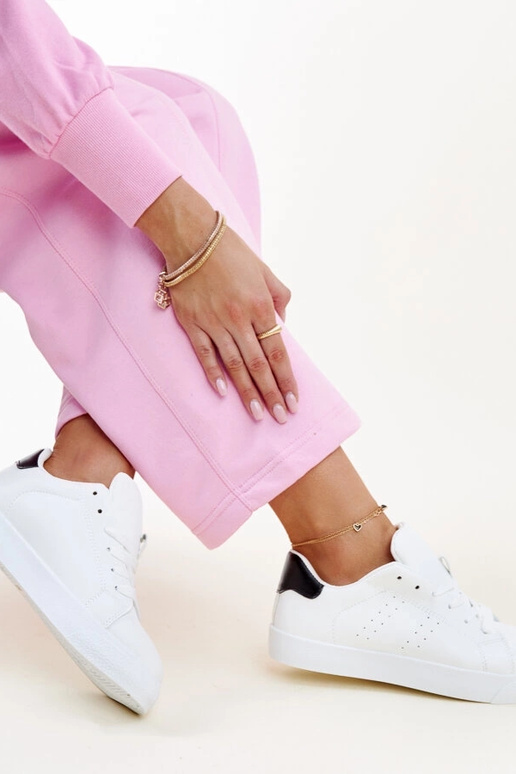 Akila sorte og hvide sneakers