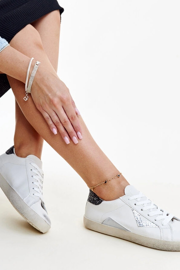 Hvide sneakers med en "slidt" effekt fra Gombol 2