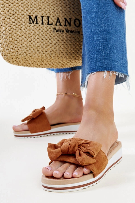 Mikhails brune lavhælede klipklapper Mikhails brune lavhælede klipklapper