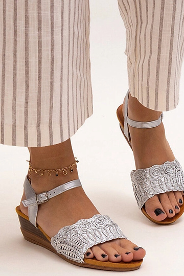 Broderede sandaler med lav... 2