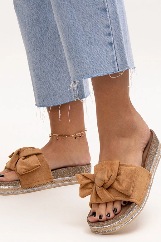 Bruine slippers op massieve zool Peletra Bruine slippers op massieve zool Peletra