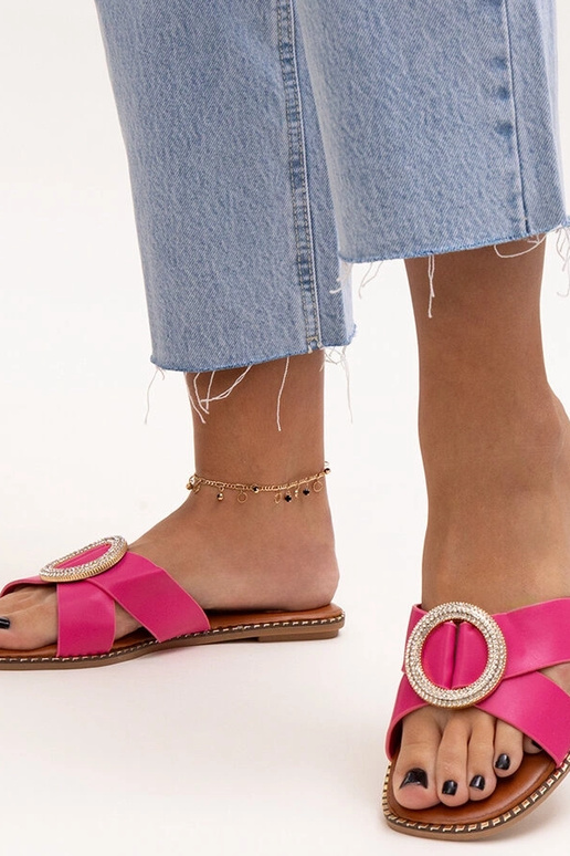 Pink flip-flops dekoreret med et...