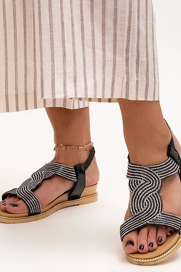 Sorte sandaler dekoreret...