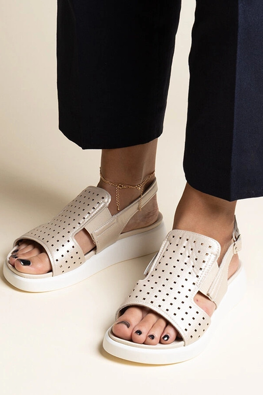 Guldsandaler med gennembrudt overdel...